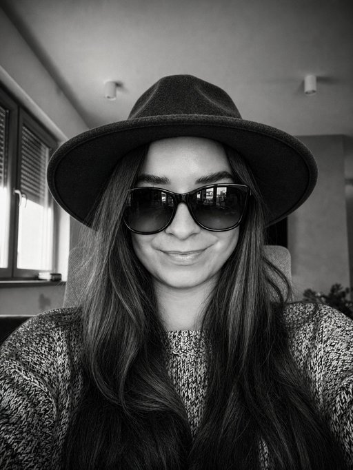 Mauvaise photo - visage caché par des lunettes de soleil